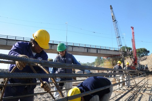 Avanzan las obras del puente sobre el río Lules