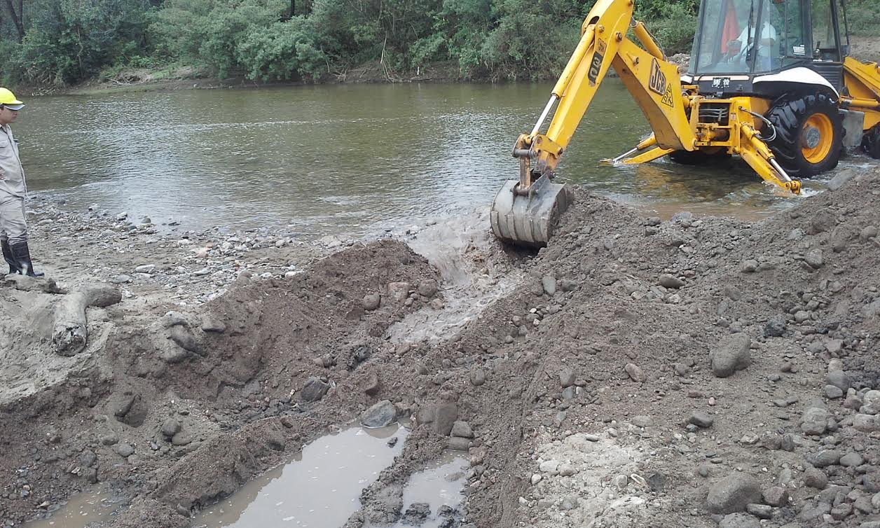 trabajos en la mejora del servicio de agua potable en Yanima-La Cocha