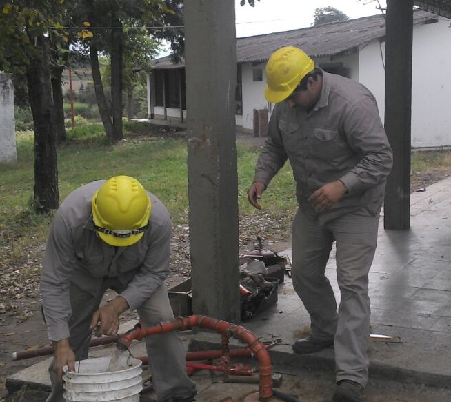 Cambio de electrobomba en la Escuela Cañada de Alsogaray 442 de Burruyacu