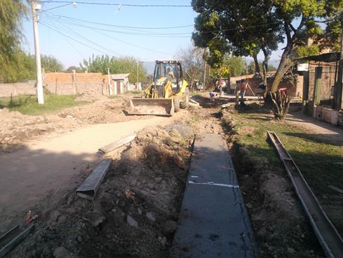 Obras de cordón cuneta en San Miguel de Tucuman