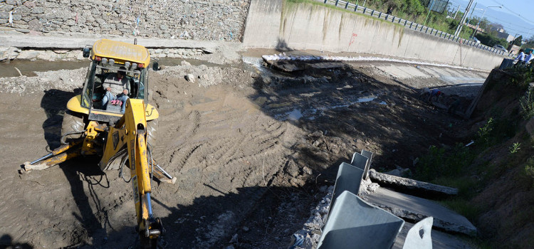 Avanzan con las obras de reparación y limpieza del Canal Sur