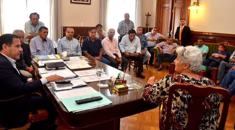 Paritarias: finalizó la primera reunión entre el gobierno y los estatales