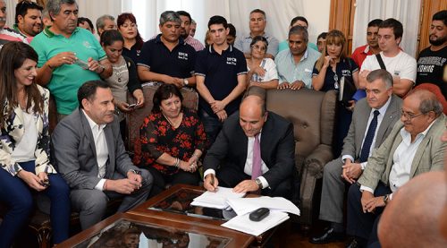 Economia | Estatales acordaron un aumento salarial del 17%