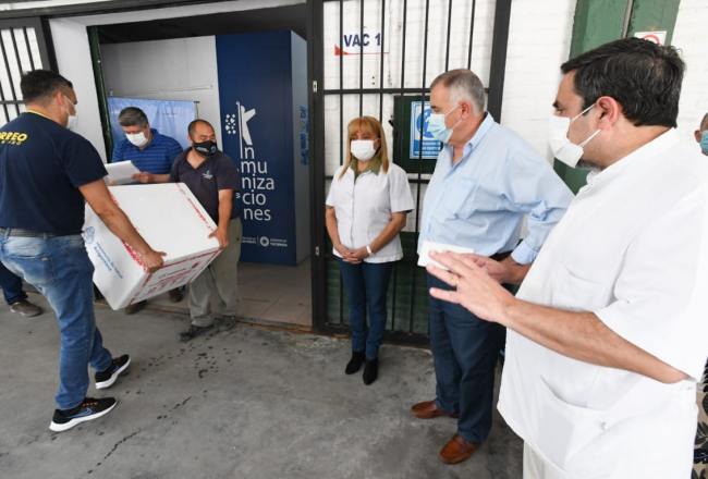 Llegaron 48.720 dosis de vacunas Moderna a Tucumán